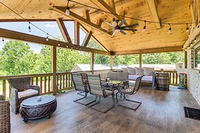 Deck & Yard: 'margy's Farmhouse' in Jasper