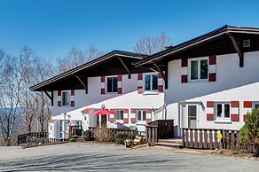 Hiking Galore: Mittersill Townhome in Franconia!