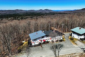 Hiking Galore: Mittersill Townhome in Franconia!