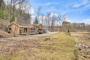 Near Hiking: Lakefront Getaway in Campbellsport!