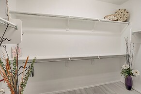 Pet-friendly Home w/ Fenced Yard in Red Rock!