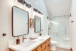 Mtn & River-view Gem w/ Balcony in Bonners Ferry