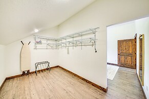 Mtn & River-view Gem w/ Balcony in Bonners Ferry