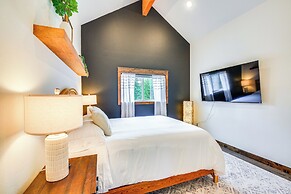 Mtn & River-view Gem w/ Balcony in Bonners Ferry