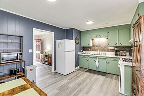 < 5 Mi to Dtwn Walterboro: Grill, Game & More!