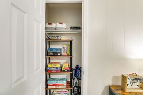 < 5 Mi to Dtwn Walterboro: Grill, Game & More!