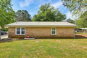 < 5 Mi to Dtwn Walterboro: Grill, Game & More!