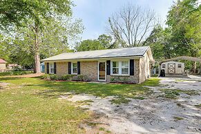 < 5 Mi to Dtwn Walterboro: Grill, Game & More!