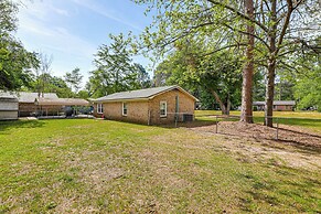 < 5 Mi to Dtwn Walterboro: Grill, Game & More!