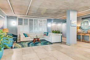 Steps to Ocean: Satellite Beach Condo w/ Balcony