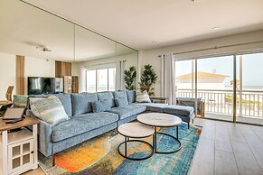 Steps to Ocean: Satellite Beach Condo w/ Balcony