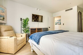 Steps to Ocean: Satellite Beach Condo w/ Balcony