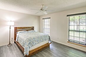 8 Mi to Lewisville Lake: Peaceful Countryside Home
