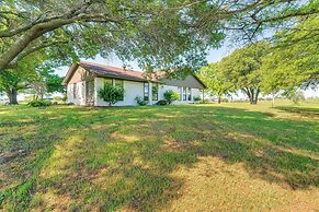 8 Mi to Lewisville Lake: Peaceful Countryside Home