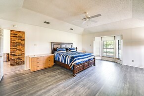 8 Mi to Lewisville Lake: Peaceful Countryside Home