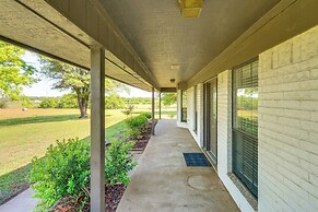 8 Mi to Lewisville Lake: Peaceful Countryside Home