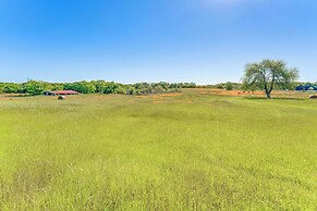 8 Mi to Lewisville Lake: Peaceful Countryside Home