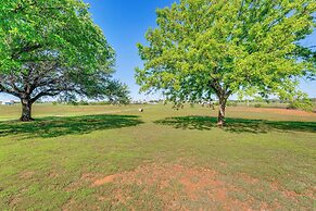 8 Mi to Lewisville Lake: Peaceful Countryside Home
