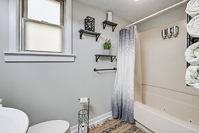 3 Mi to Dtwn: Hickory Home Base w/ Patio!