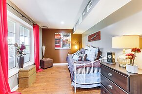14 Mi to Kansas City: Group Getaway in Liberty!