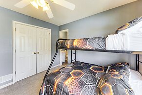14 Mi to Kansas City: Group Getaway in Liberty!
