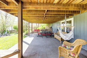 14 Mi to Kansas City: Group Getaway in Liberty!