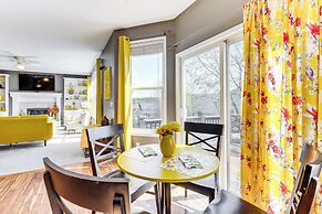 14 Mi to Kansas City: Group Getaway in Liberty!