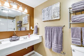 14 Mi to Kansas City: Group Getaway in Liberty!