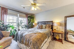 14 Mi to Kansas City: Group Getaway in Liberty!