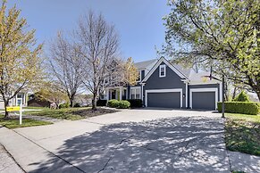 14 Mi to Kansas City: Group Getaway in Liberty!