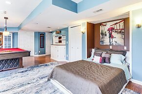 14 Mi to Kansas City: Group Getaway in Liberty!