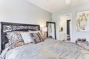 14 Mi to Kansas City: Group Getaway in Liberty!