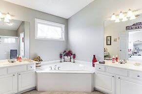 14 Mi to Kansas City: Group Getaway in Liberty!