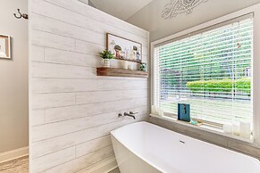 Outdoor Entertainment Area: Sharpsburg Home!