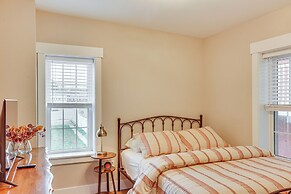 Family-friendly Townhome w/ Patio in Columbia!