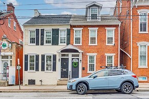 Family-friendly Townhome w/ Patio in Columbia!