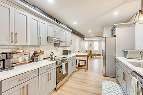 Family-friendly Townhome w/ Patio in Columbia!