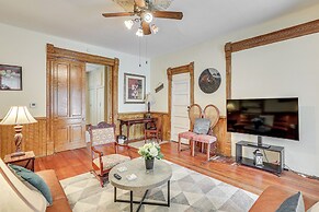 Walk to Medina Public Square: 1880 Historic Home