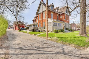 Walk to Medina Public Square: 1880 Historic Home