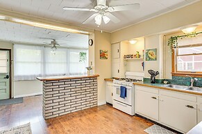 Walk to Medina Public Square: 1880 Historic Home