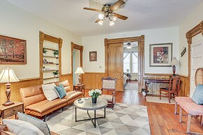 Walk to Medina Public Square: 1880 Historic Home