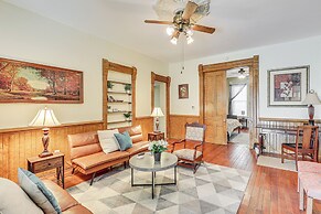 Walk to Medina Public Square: 1880 Historic Home