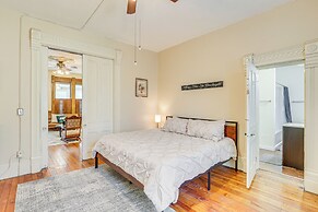 Walk to Medina Public Square: 1880 Historic Home