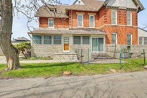 Walk to Medina Public Square: 1880 Historic Home