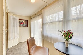 Walk to Medina Public Square: 1880 Historic Home