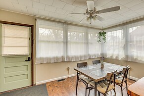 Walk to Medina Public Square: 1880 Historic Home