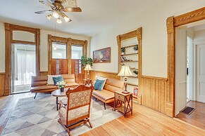 Walk to Medina Public Square: 1880 Historic Home