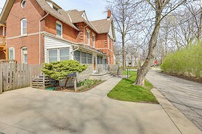 Walk to Medina Public Square: 1880 Historic Home