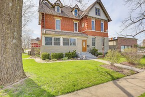 Walk to Medina Public Square: 1880 Historic Home