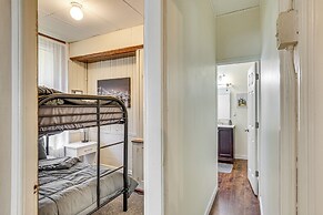 Walk to Medina Public Square: 1880 Historic Home